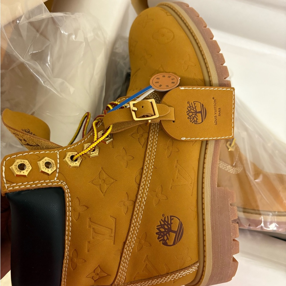 Louis Vuitton Yellow and Black Leather Detail - Picture 8 of 12
